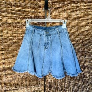 Flowy, pleated, raw hem mini skirt!